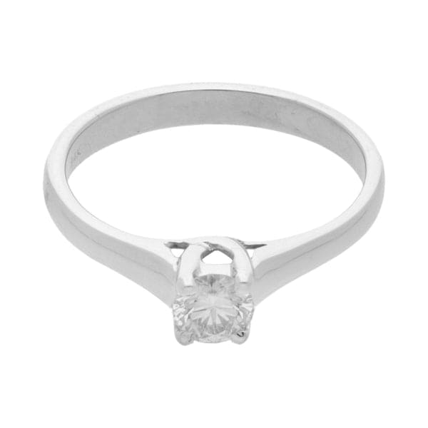 Anillo con diamante en oro blanco 14 kilates